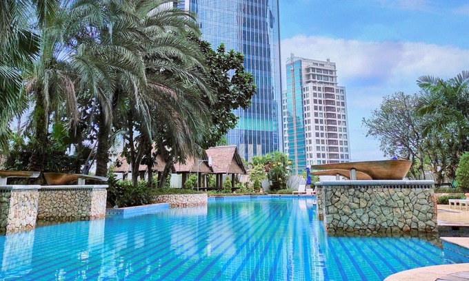 East Kuningan Hotel | Elegant Retreat at The Ritz-Carlton Jakarta, Mega Kuningan