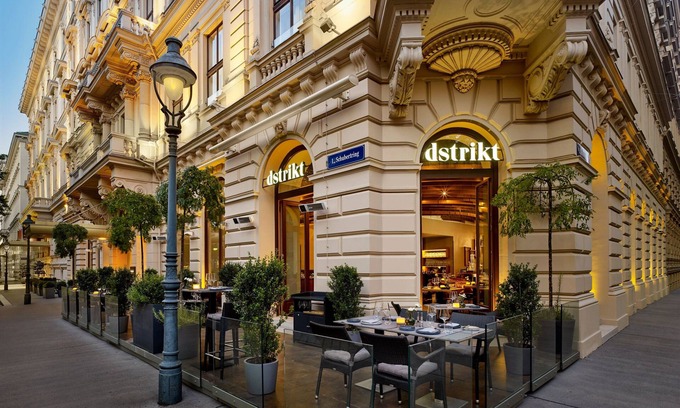 Innere Stadt Hotel | Experience The Ritz-Carlton, Vienna: 5-Star Luxury Awaits