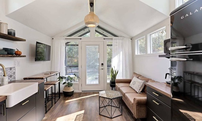 Greenville House | Pet-Friendly Getaway: The River Birch Tiny House Retreat