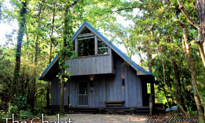 Folsom Bed & Breakfast | Experience The River Chalet: Oceanfront Getaway Awaits
