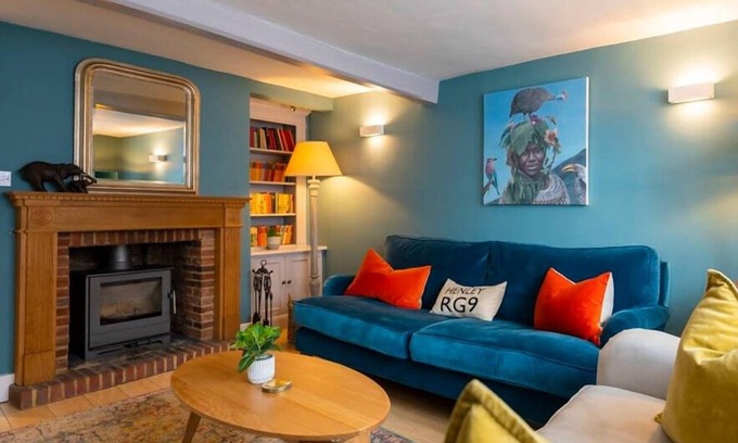Henley-on-Thames House | Top-Rated River Cottage Retreat with Unique Roof Garden