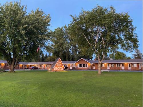 Algoma Hotel | Discover The River Hills Motel - Family-Friendly & Pet Welcoming