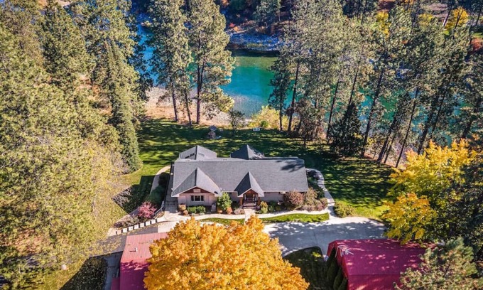 Post Falls House | River House - Scenic Riverfront Estate with Pool & Ocean View