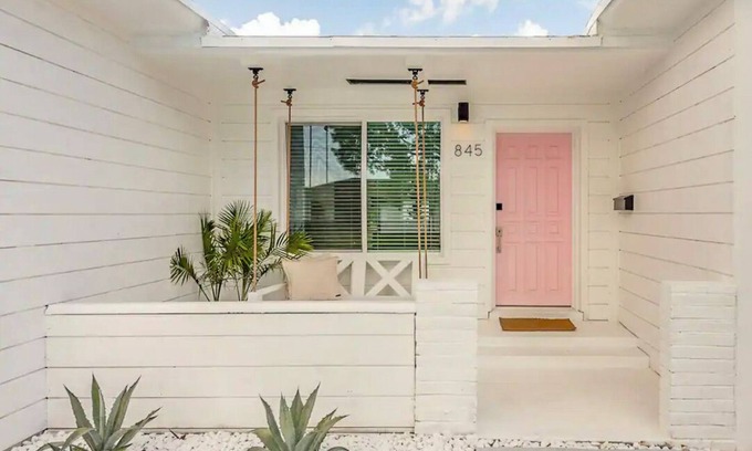 West Little River House | Discover The River House Miami: Ideal for Events & Photoshoots