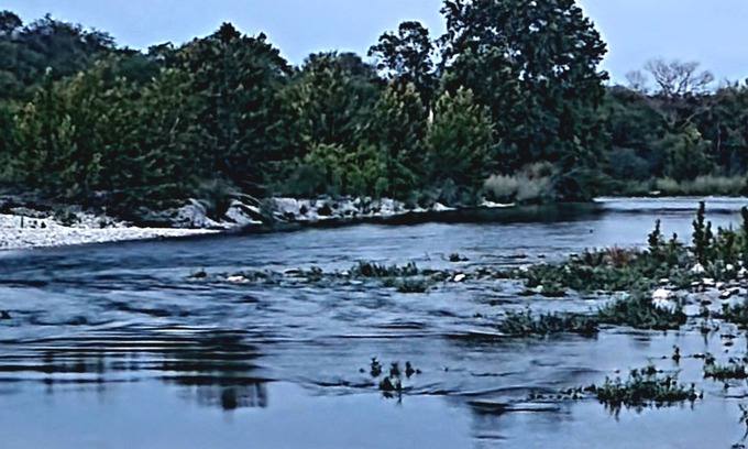 Uvalde House | Serene Escape: Riverfront Retreat with Breakfast Included