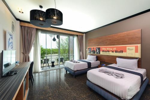 Downtown Krabi House | Inviting Stay at The River Scene with Breakfast Included