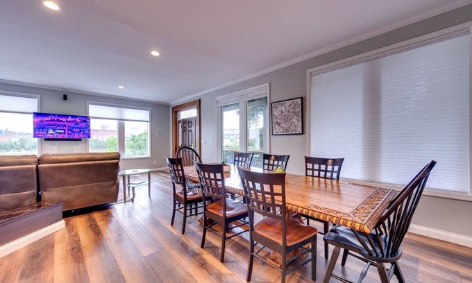 Covington House | Top-Rated RiverHaus: Skyline Views & Family-Friendly Amenities
