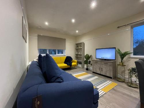 Alloa House | Pet-Friendly Retreat at The Riverside with Family Amenities