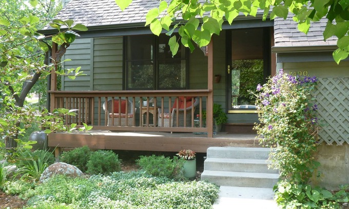 Rural North Boulder House | Riverside House: North Boulder Retreat with Scenic Views