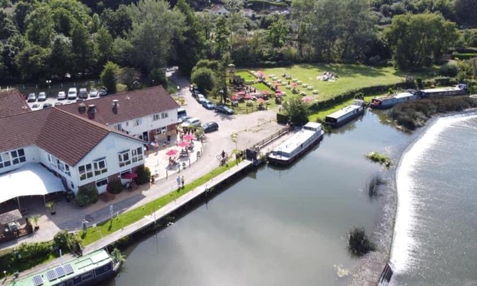 Saltford Hotel | Pet-Friendly Riverside Inn with Breakfast and Dining Options