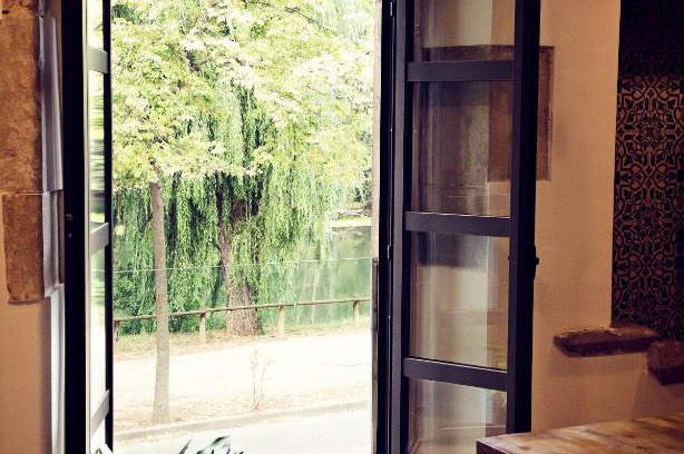 Pedret Apartment | Pet-Friendly Riverside Lodge with Kitchen Amenities
