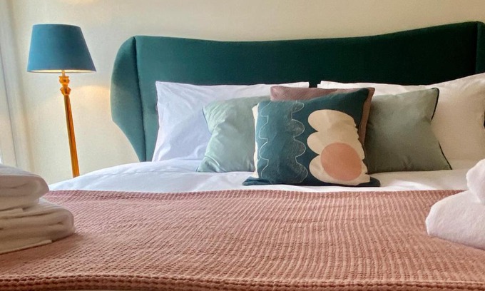 Frome House | Family-Friendly Riverside Retreat in Central Frome - 9/10 Rated