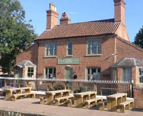 Newark Bed & Breakfast | Serene Riverside Rooms with Breakfast & Hot Tub Access