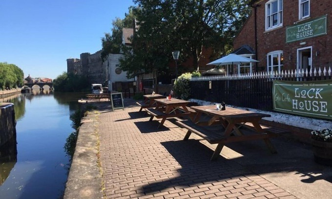 Newark House | Riverside Rooms: Family-Friendly Stay with Breakfast Included