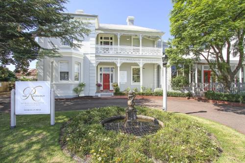 Bairnsdale Hotel | Experience The Riversleigh: Top-Rated 4-Star Stay with Breakfast