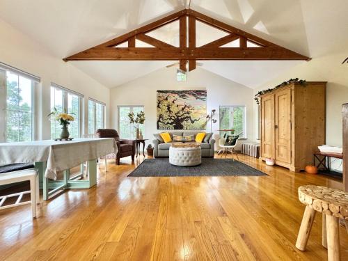 Cypress Banks Bed & Breakfast | Discover The River Road Retreat at Lake Austin - Pet-Friendly Getaway