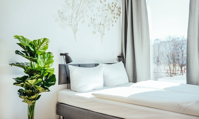 Neukoelln Apartment | Convenient Rix Studio with Kitchen near SBahn Neukölln