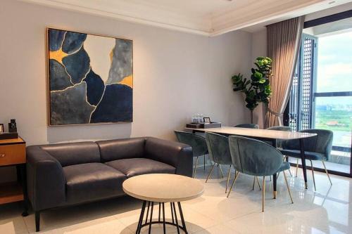Little Japan Apartment | Elegant Rixx Masterpiece Apartment near Vincom & Opera House