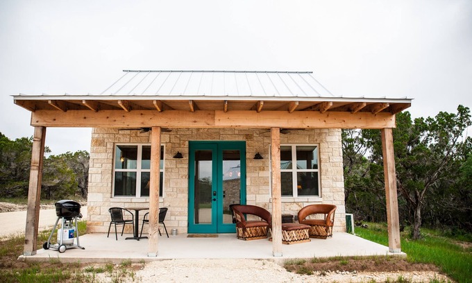 Dripping Springs House | Experience The Robert Earl King Casita with Pool & Spa