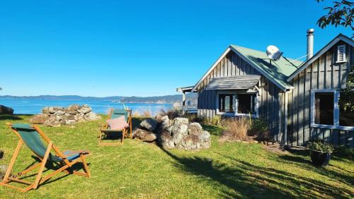 Tuateawa House | Relax at The Rock: Oceanfront Paradise with Private Beach