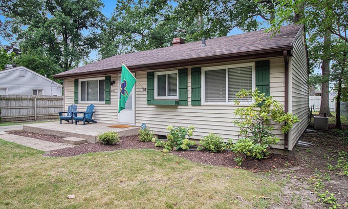 Wooded Estates House | Discover The Rock: Ocean View & Family-Friendly Amenities