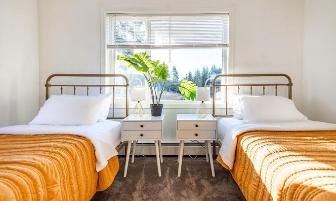 Kodiak Apartment | Rogue Wave: Oceanfront Getaway with Beach Access & Views