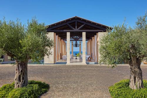 Romanos Resort | Experience The Romanos Resort: Oceanfront Bliss Awaits