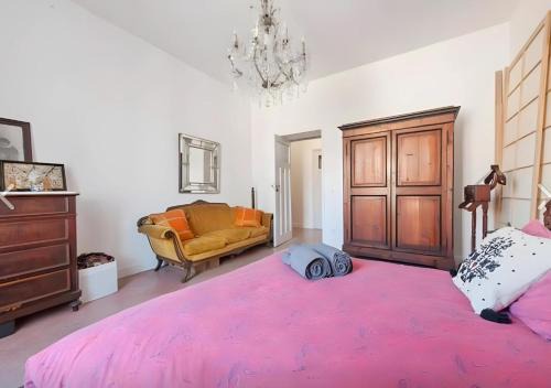San Lorenzo Apartment | Artistic Retreat in Rome with Family-Friendly Amenities