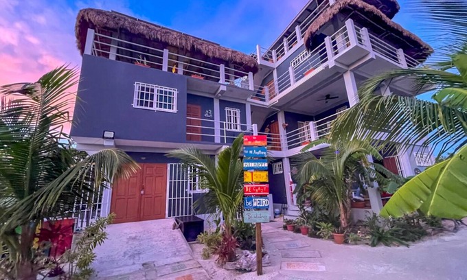 Caye Caulker Apartment | Breathtaking Rooftop Views with Oceanfront Amenities