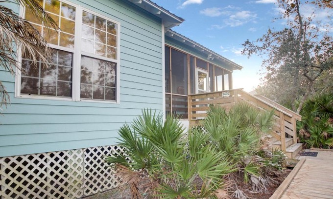 Fort Morgan House | Guest Rated 10/10: The Rookery I 3402 Cottage Retreat