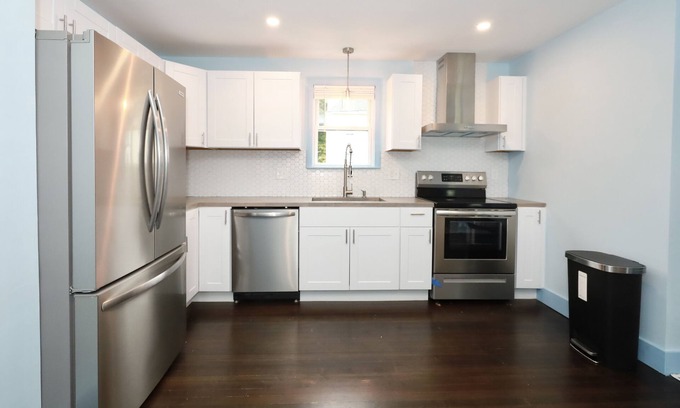 Center Apartment | Stylish Roosevelt 1: Guest Rated 9.4, Near Mall & Parking