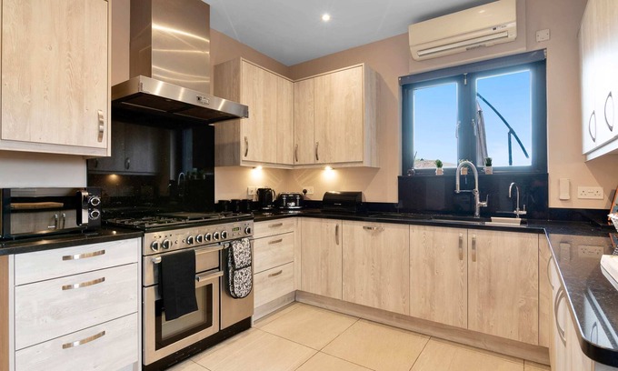 Gravesend House | Discover The Roost Group: Two Barns for 29 Guests