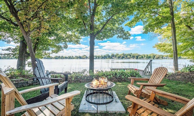 Fennville House | Experience Waterfront Bliss at The Roost on Hutchins Lake