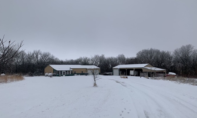 Lebo House | Discover The Roost on Lynx: Pet-Friendly Lake View Retreat