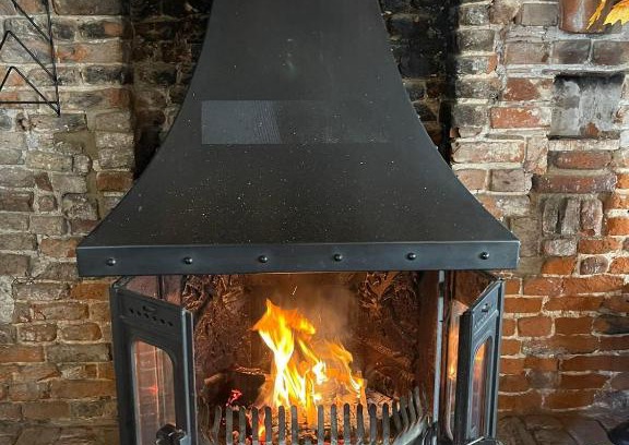 Elham Bed & Breakfast | Pet-Friendly Comfort at The Rose and Crown with Pool & Hot Tub