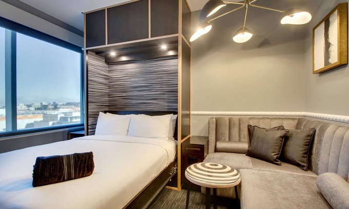 Rosemont Hotel | Discover The Rose Chicago: 4-Star Stay with Spa & Dining
