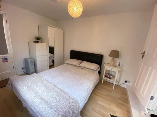 Polegate Hotel | Cozy Retreat at The Rose Cottage Inn - Pet-Friendly Comfort