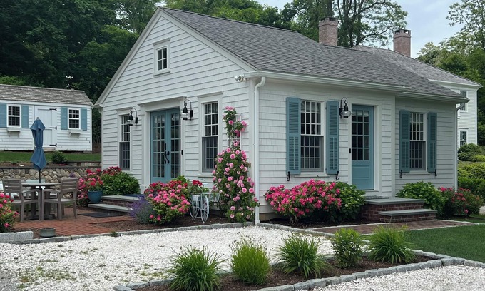 Sandwich Cottage | Discover The Rose Cottage of Sandwich Village with Ocean Views