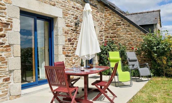 Pont-Aven House | Pet-Friendly Retreat at The Rose Garden - PONT-AVEN
