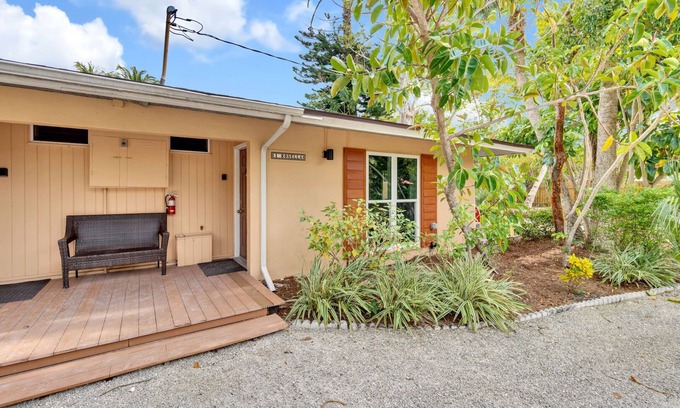 Sanibel Cottage | Family-Friendly Rosella: Walk to Dining & Shops on Sanibel