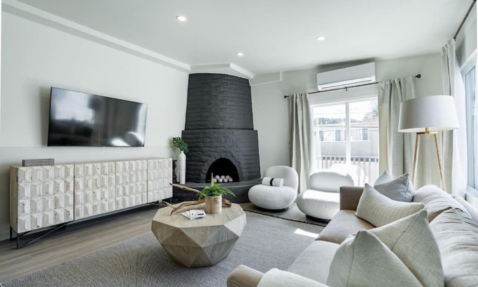 Beach Barber Tract House | Discover The Rosemont II - La Jolla's Family-Friendly Retreat