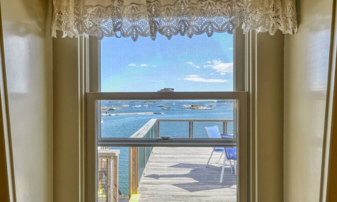 Stonington Hotel | Exceptional Harbor Views at The Roseway Inn on the Harbor