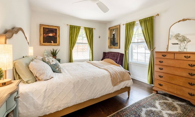 Rosewood House | Relax at The Rosewood: Pool & 5 Minutes to Downtown ATX