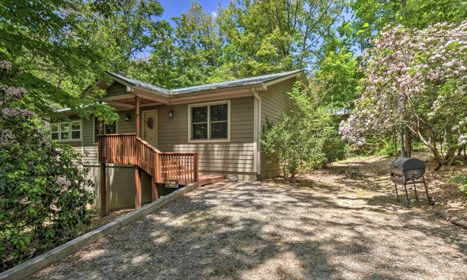 Helen Cabin | Experience 'The Round About' at Sautee Mountain Retreat