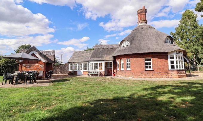 Woodbridge Cottage | Experience The Round House: Pet-Friendly Retreat with Fire