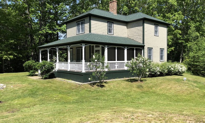 Round Pond House | Discover The Round Pond Getaway at Moxie Cove – 10/10 Rating
