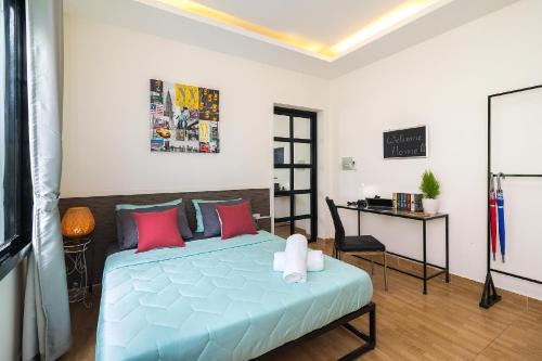 Delicias House | Discover The Roundabout Hideout: Family-Friendly Retreat