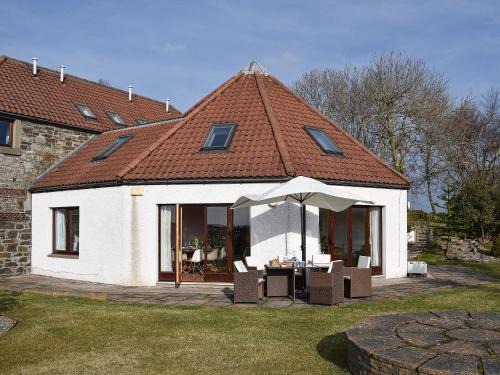 Leuchars House | Experience The Roundel: Family and Pet-Friendly Retreat