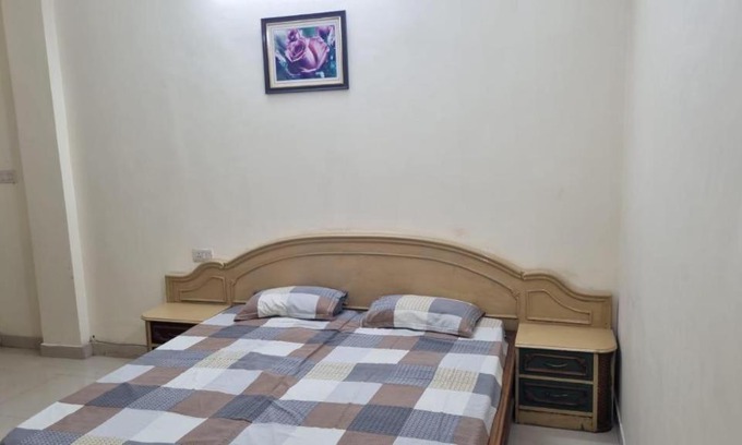 Jalandhar Hotel | Cozy Stay at The Royal Elite Guest House with Breakfast