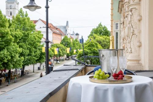 Kosice Old Town Apartment | The Royal Hlavna Balcony Apartment Parking